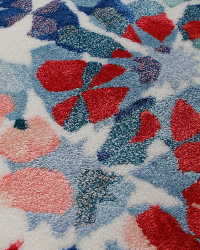 Mosaikblüte in Hellblau - Handtuft Wolle 160 x 230 cm