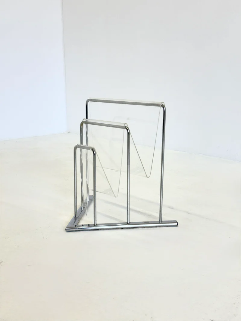 Lucite magazine houder van Markus Börgens voor D-Tec