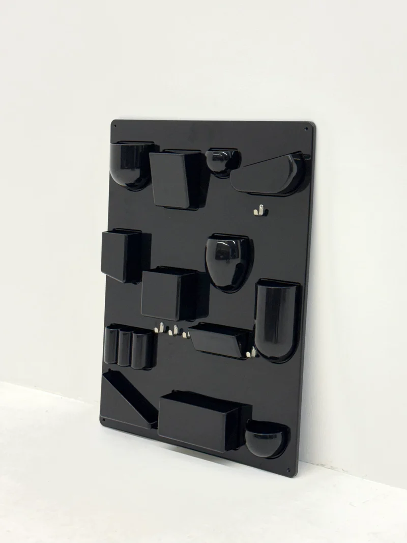 Zwarte Uten Silo wandorganizer van Dorothee Maurer Becker
