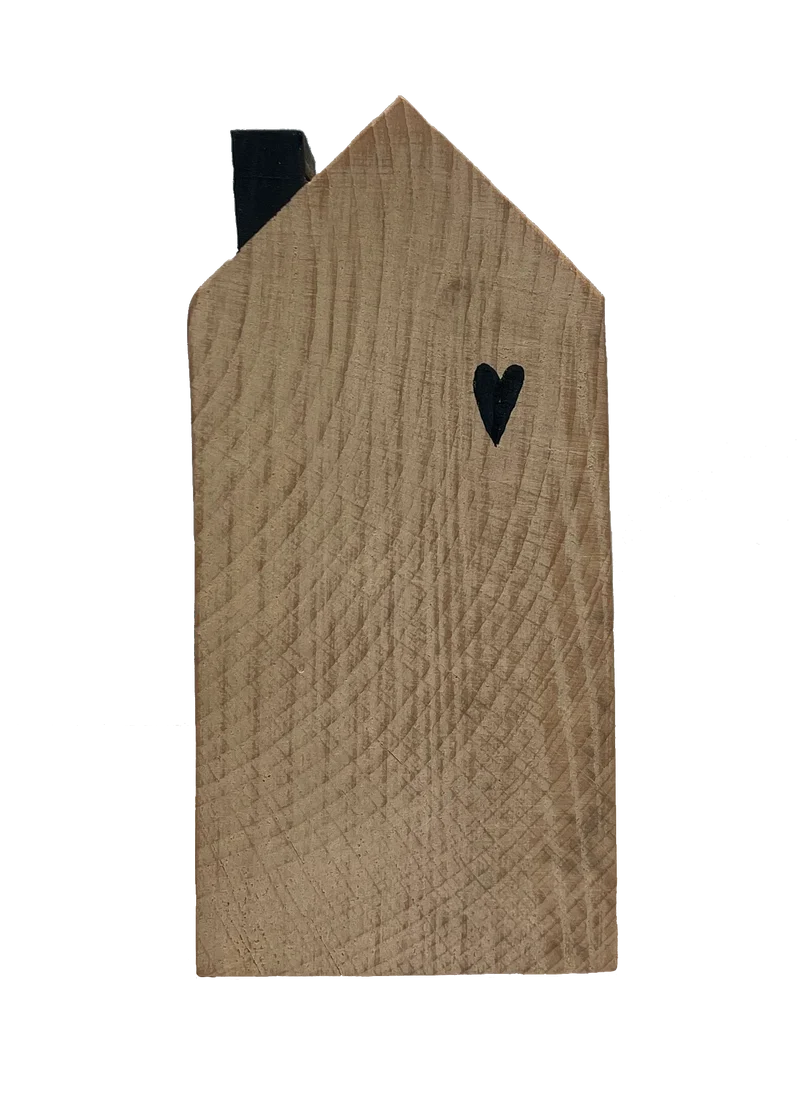 Holzhaus mit Herz und schwarzen Schlot 17cm