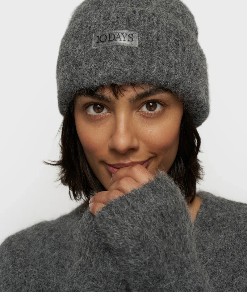 10DAYS AMSTERDAM Hairy Knit Beanie