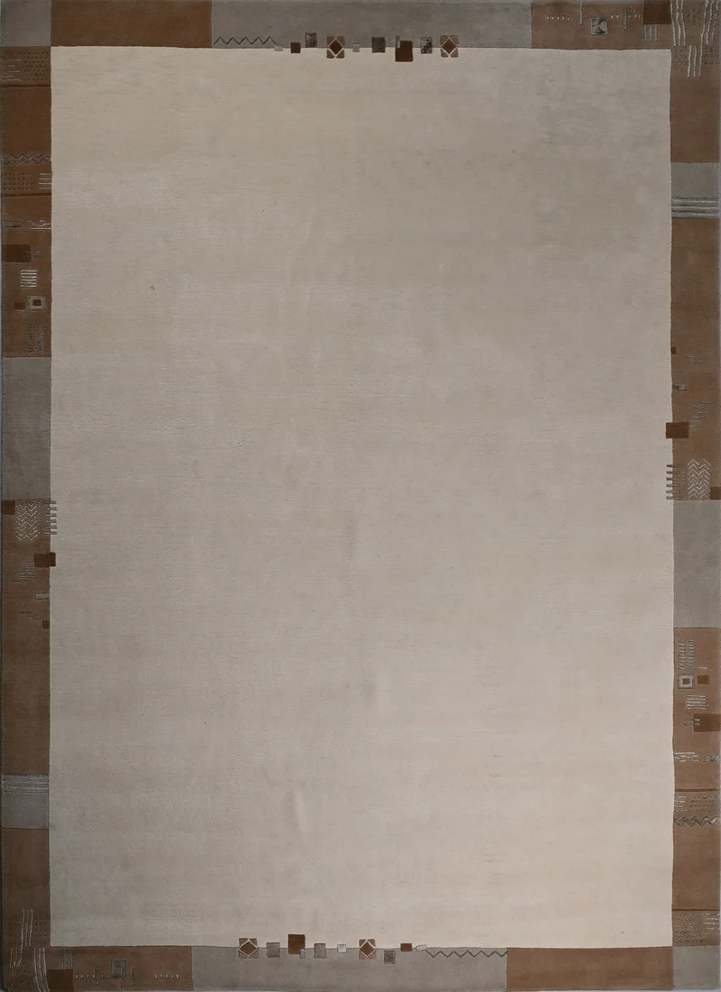 Handgeknüpfter Tibeter Teppich in beige mit Retro Bordüre – Neuwertig