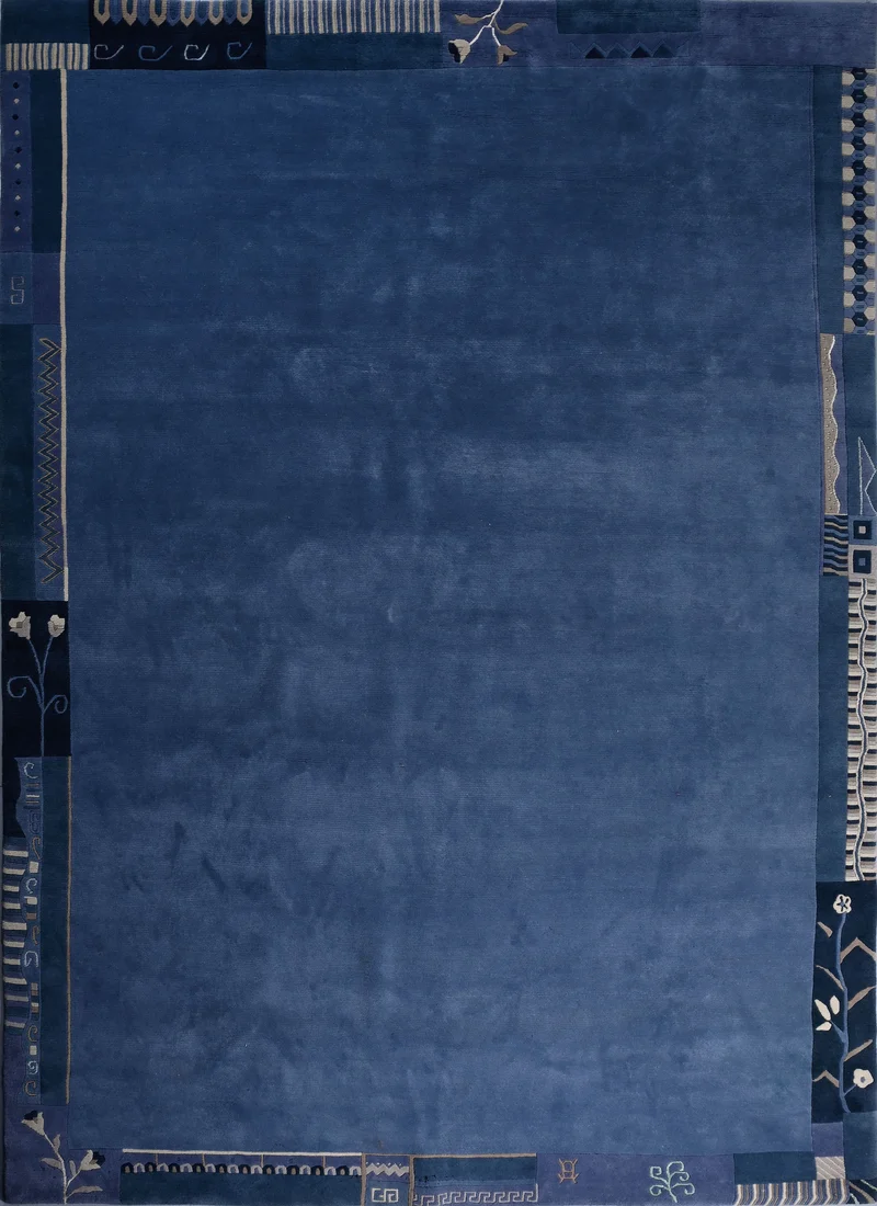 Handgeknüpfter tibetischer Teppich in blau grau mit Retro Bordüre – Neuwertig