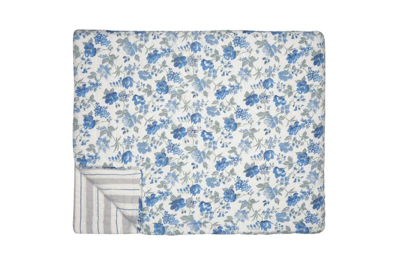 GreenGate Tagesdecke Donna 140 x 220 cm weiß mit blauem Blumenmuster