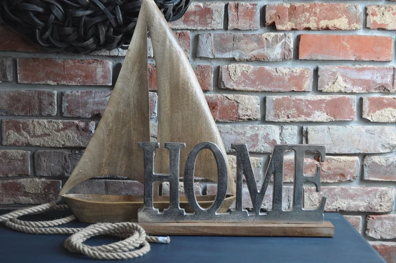 XL Deko-Aufsteller in Mahagoni-Holz und Metallschrift "HOME"