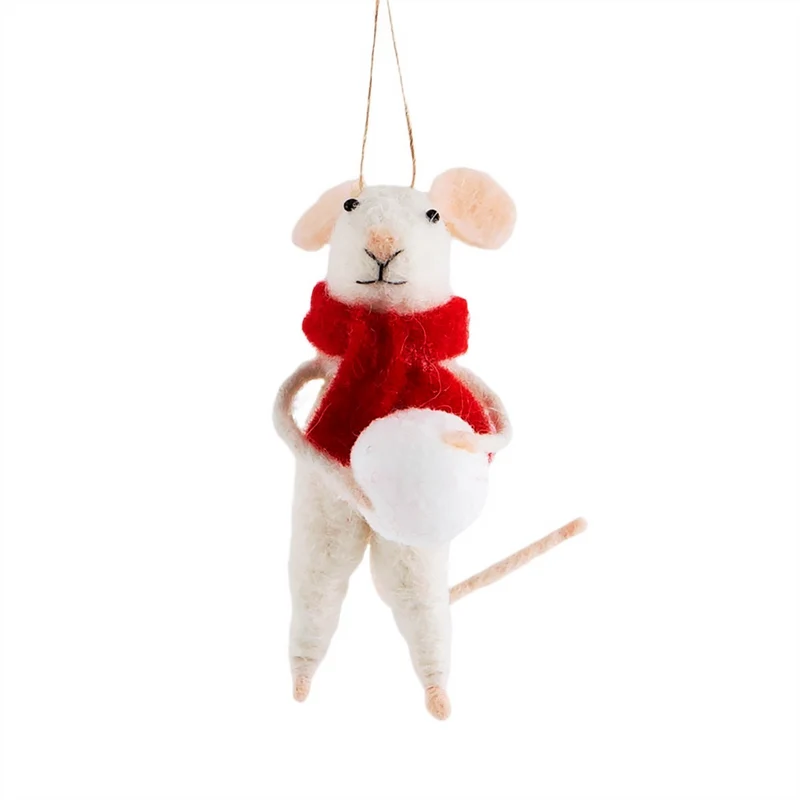 Traditionelle Maus mit Schneeballdekoration