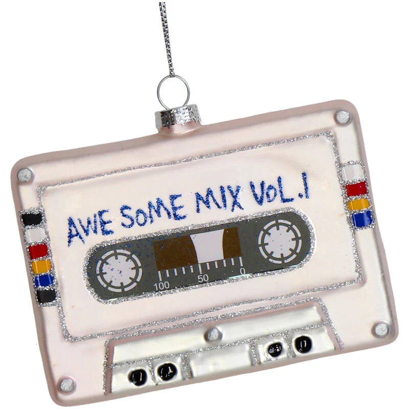 Weihnachtsdekoration aus weißer Musikkassette